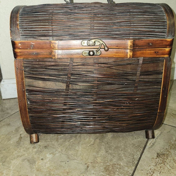 Vintage Wooven Treasure Box Carry Tote - Picture 2 of 9